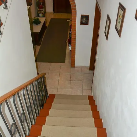 Le Tuie Farm stay *